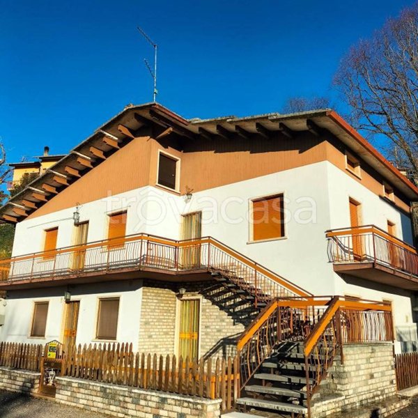 casa semindipendente in vendita ad Erbezzo in zona Cappella Fasani