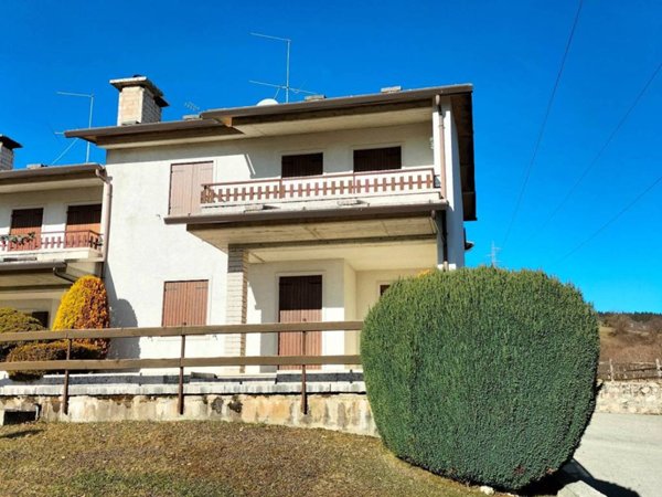 casa indipendente in vendita ad Erbezzo