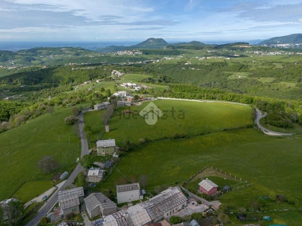 villa in vendita ad Erbezzo