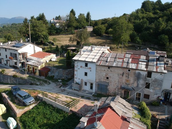 casale in vendita ad Erbezzo in zona Cappella Fasani