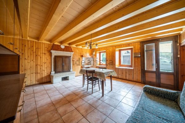 casa indipendente in vendita ad Erbezzo