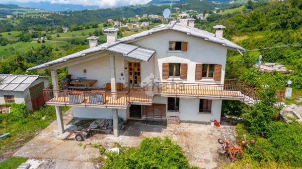 casa indipendente in vendita ad Erbezzo