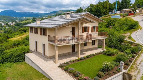 casa indipendente in vendita ad Erbezzo