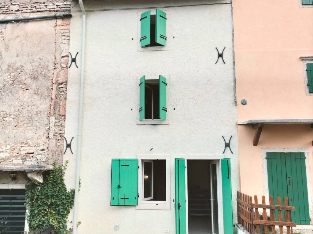 casa indipendente in vendita ad Erbezzo