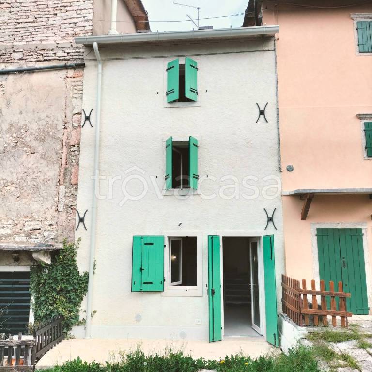 casa indipendente in vendita ad Erbezzo