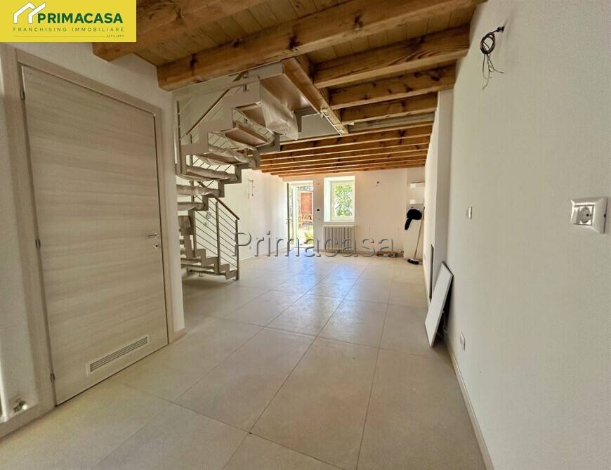 casa indipendente in vendita ad Erbezzo