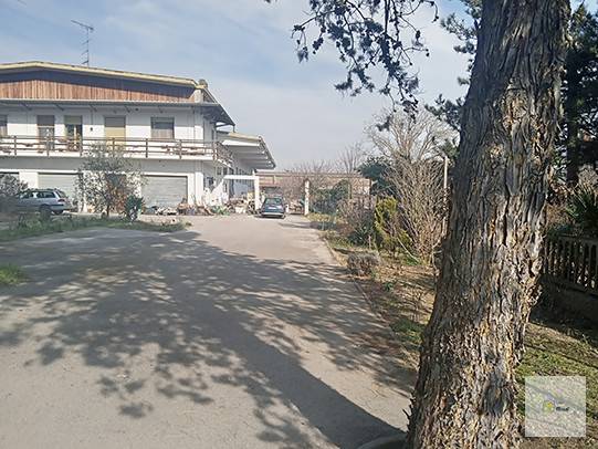 intera palazzina in vendita a Ferrara di Monte Baldo