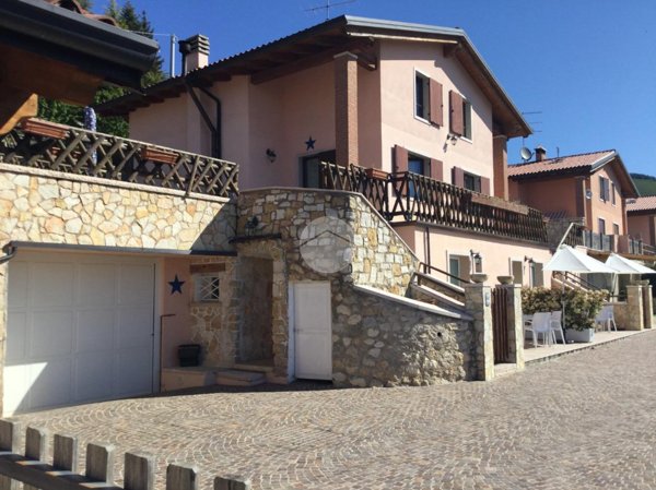 casa indipendente in vendita a Ferrara di Monte Baldo