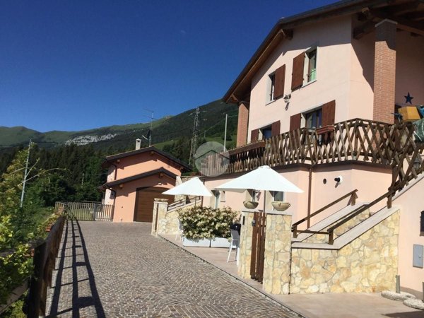 casa indipendente in vendita a Ferrara di Monte Baldo