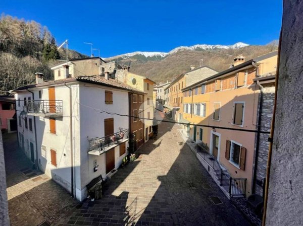 appartamento in vendita a Ferrara di Monte Baldo