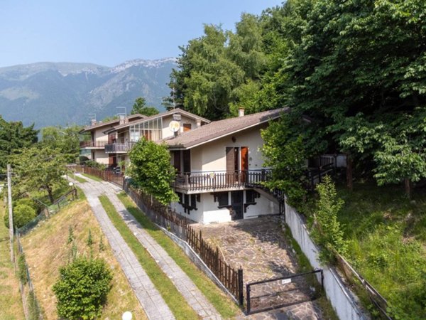 casa indipendente in vendita a Ferrara di Monte Baldo