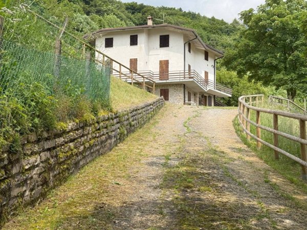 appartamento in vendita a Ferrara di Monte Baldo