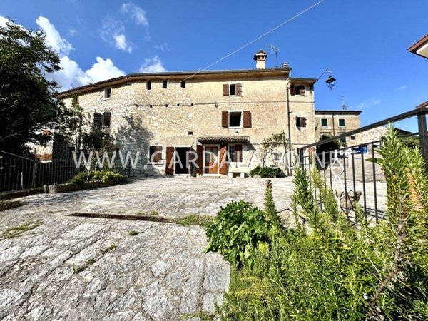 casa indipendente in vendita a Ferrara di Monte Baldo