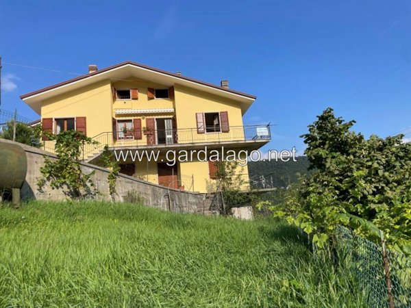 casa indipendente in vendita a Ferrara di Monte Baldo
