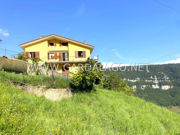 casa indipendente in vendita a Ferrara di Monte Baldo