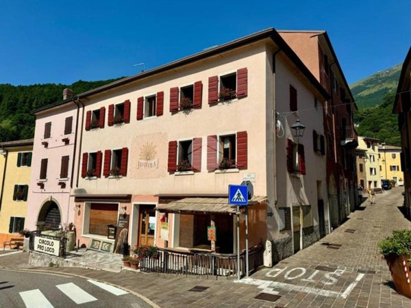 casa indipendente in vendita a Ferrara di Monte Baldo