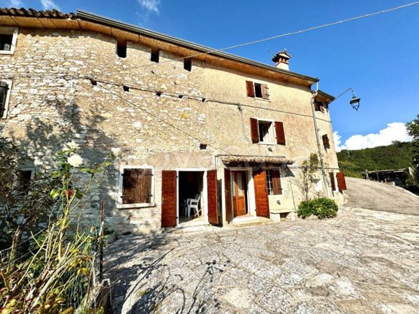 casa indipendente in vendita a Ferrara di Monte Baldo