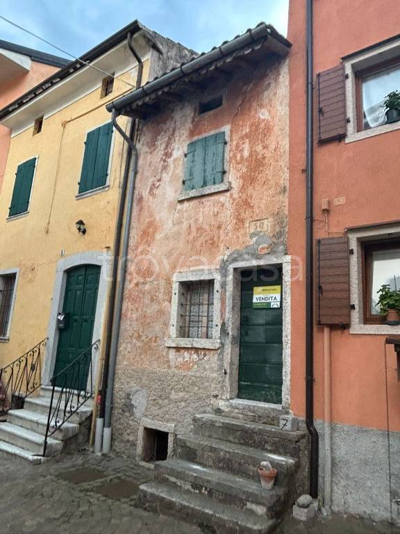 casa indipendente in vendita a Ferrara di Monte Baldo