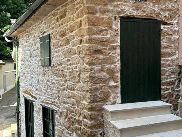 casa indipendente in vendita a Ferrara di Monte Baldo