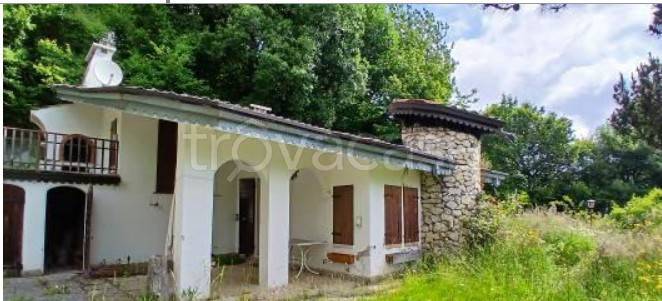 casa indipendente in vendita a Ferrara di Monte Baldo