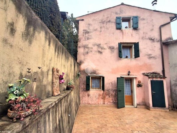 casa indipendente in vendita a Ferrara di Monte Baldo