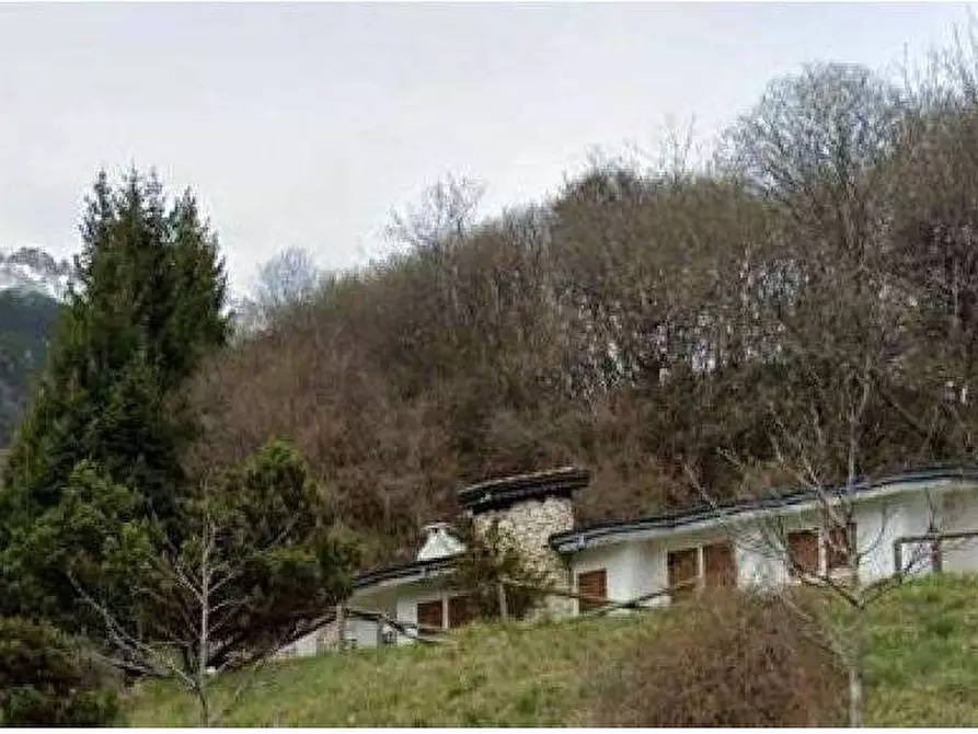 casa indipendente in vendita a Ferrara di Monte Baldo