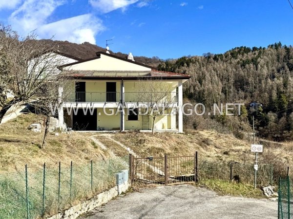 casa indipendente in vendita a Ferrara di Monte Baldo