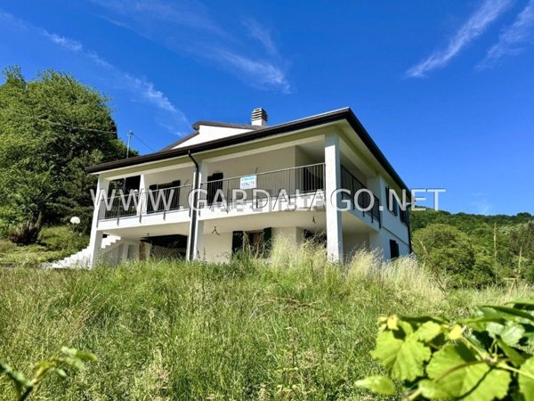 casa indipendente in vendita a Ferrara di Monte Baldo