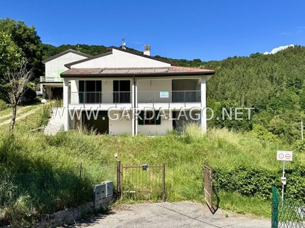 casa indipendente in vendita a Ferrara di Monte Baldo