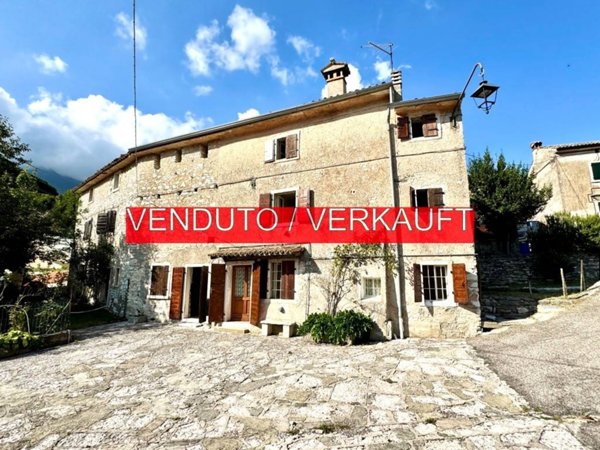 casa indipendente in vendita a Ferrara di Monte Baldo
