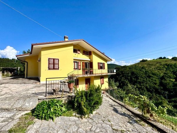 casa indipendente in vendita a Ferrara di Monte Baldo