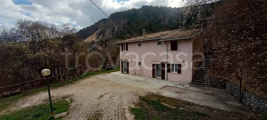 appartamento in vendita a Ferrara di Monte Baldo