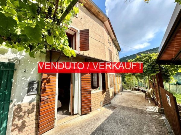 casa indipendente in vendita a Ferrara di Monte Baldo
