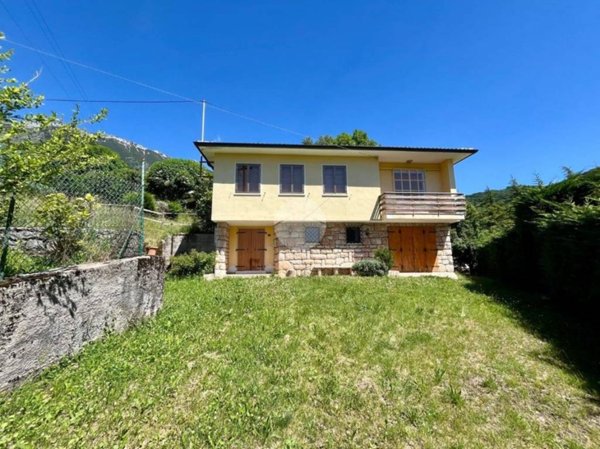 casa indipendente in vendita a Ferrara di Monte Baldo