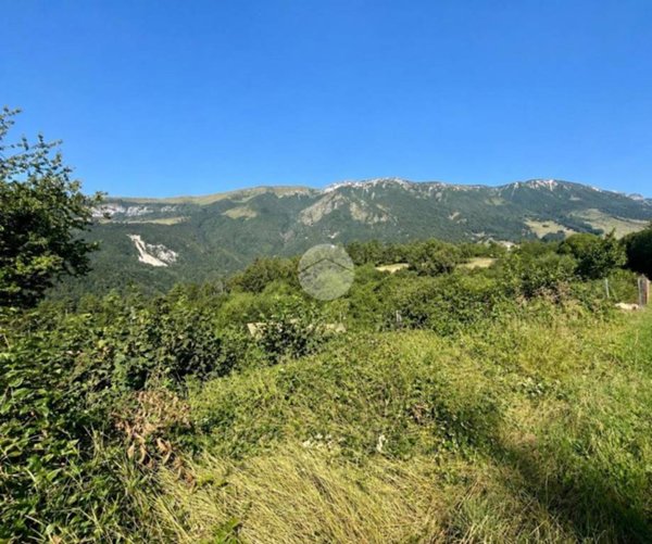 terreno edificabile in vendita a Ferrara di Monte Baldo