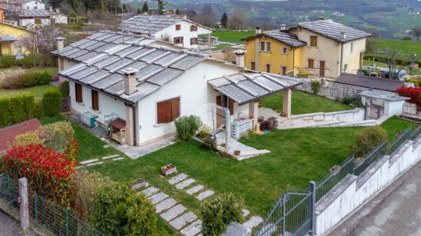 casa indipendente in vendita a Fumane in zona Breonio