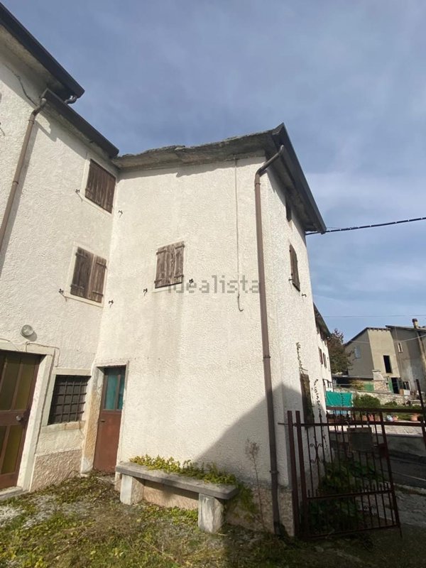 casa indipendente in vendita a Fumane in zona Breonio