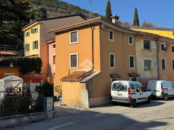 appartamento in vendita a Fumane in zona Mazzurega