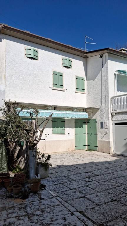 casa indipendente in vendita a Fumane in zona Breonio
