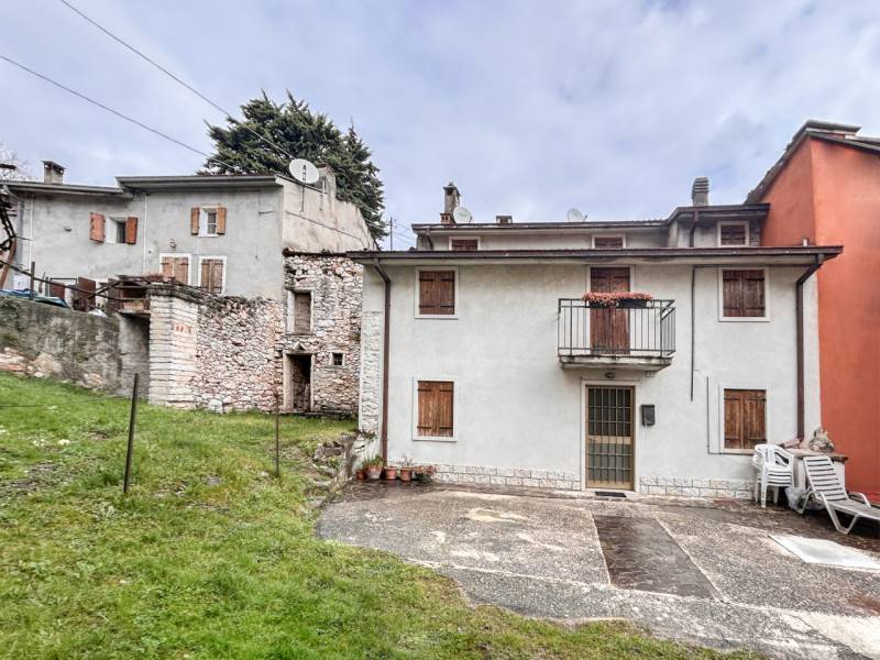 casa indipendente in vendita a Fumane