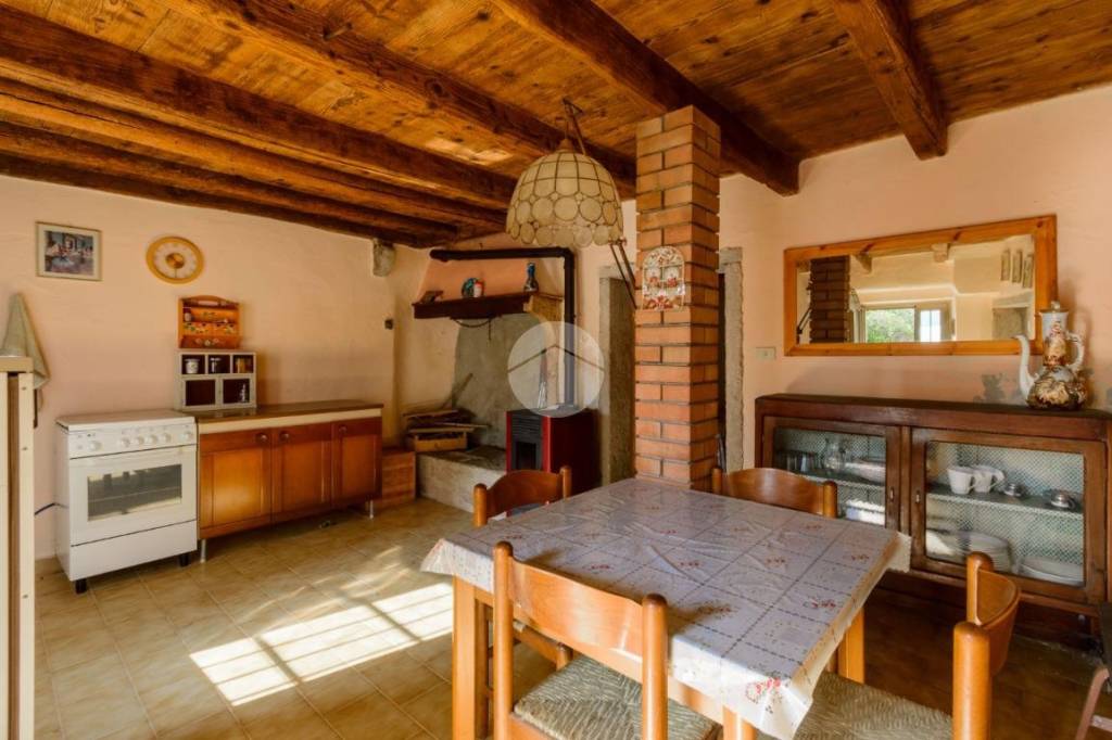 casa indipendente in vendita a Fumane in zona Breonio