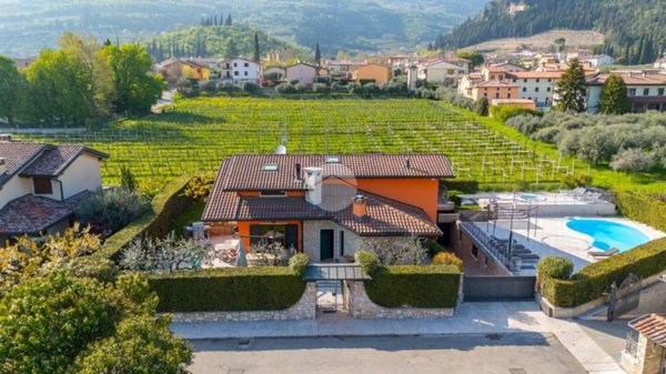 casa indipendente in vendita a Fumane