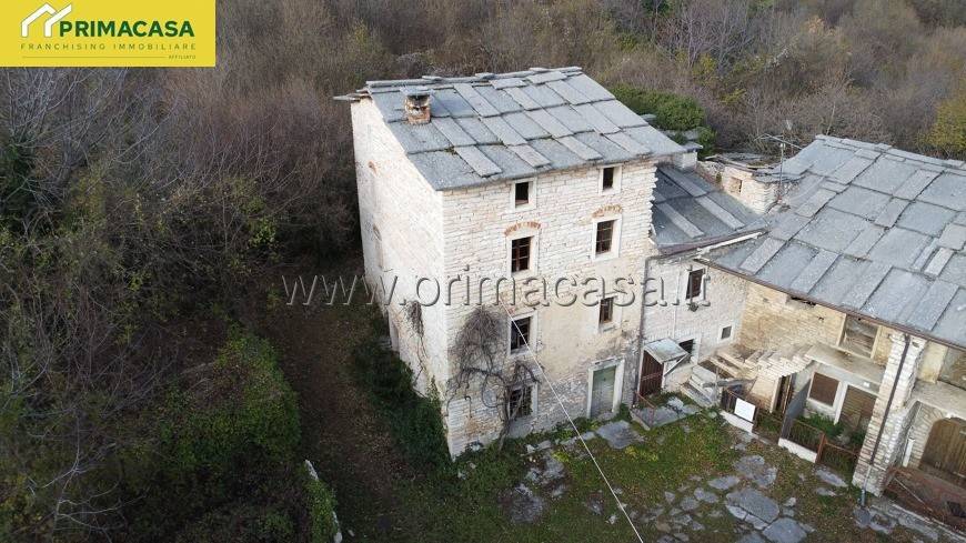 casa indipendente in vendita a Fumane in zona Molina