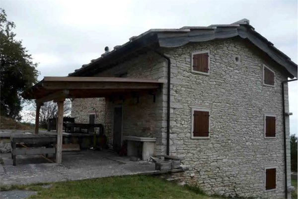casa indipendente in vendita a Fumane