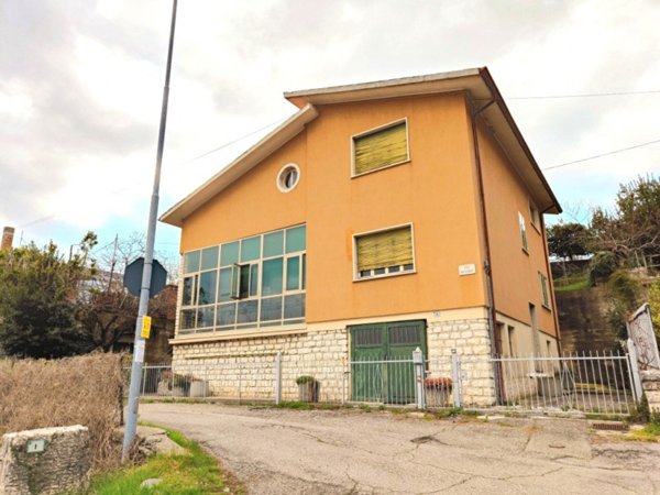 casa indipendente in vendita a Fumane in zona Cavalo