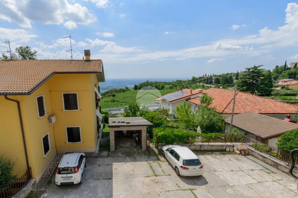 casa indipendente in vendita a Fumane in zona Mazzurega