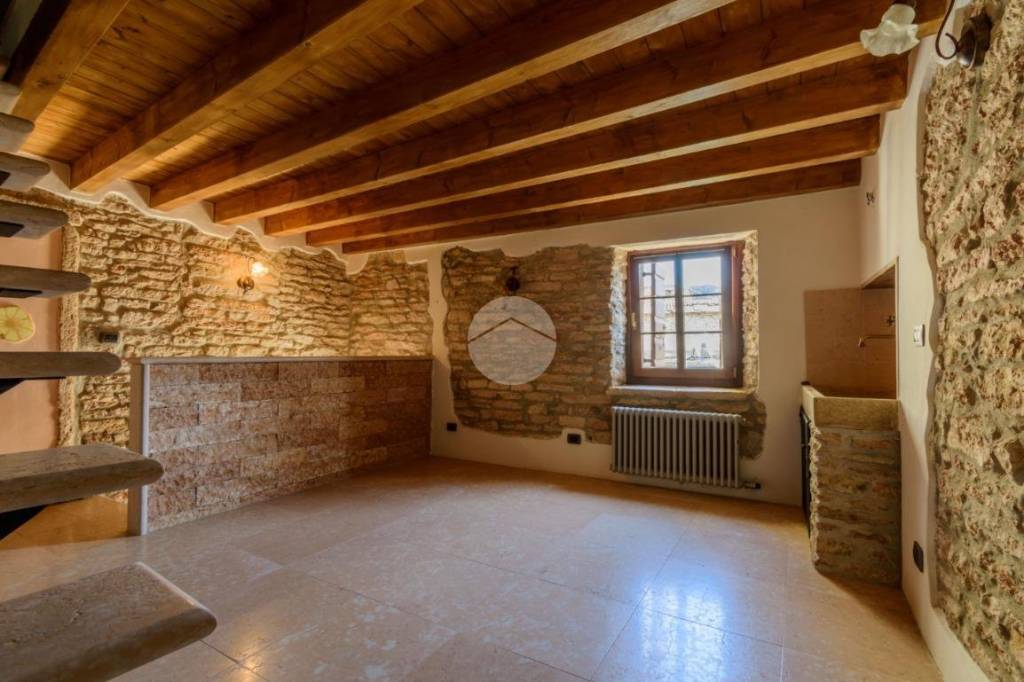 casa indipendente in vendita a Fumane in zona Molina