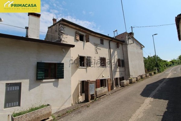 casa indipendente in vendita a Fumane in zona Mazzurega