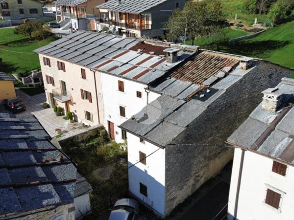 casa indipendente in vendita a Fumane in zona Breonio