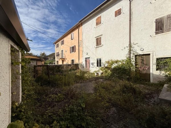 casale in vendita a Fumane in zona Breonio